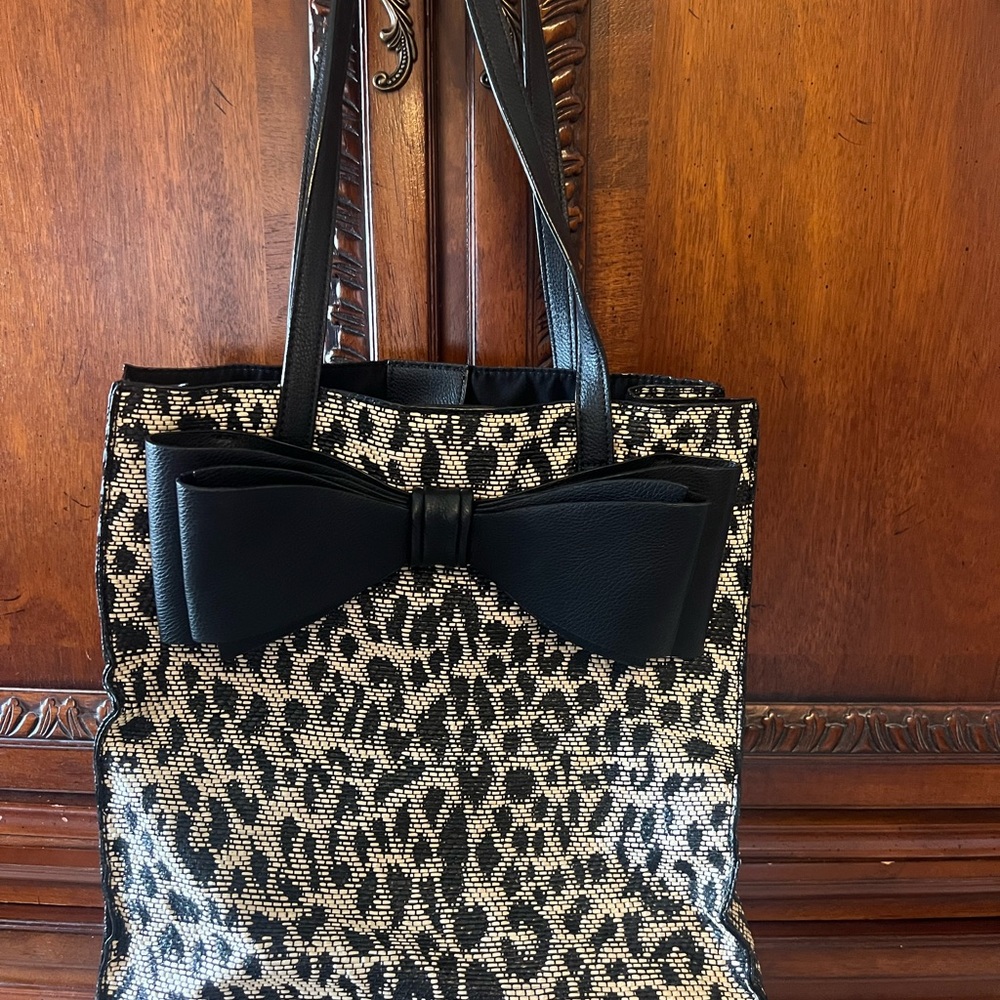 Stylish Black Leopard Print Tote Bag